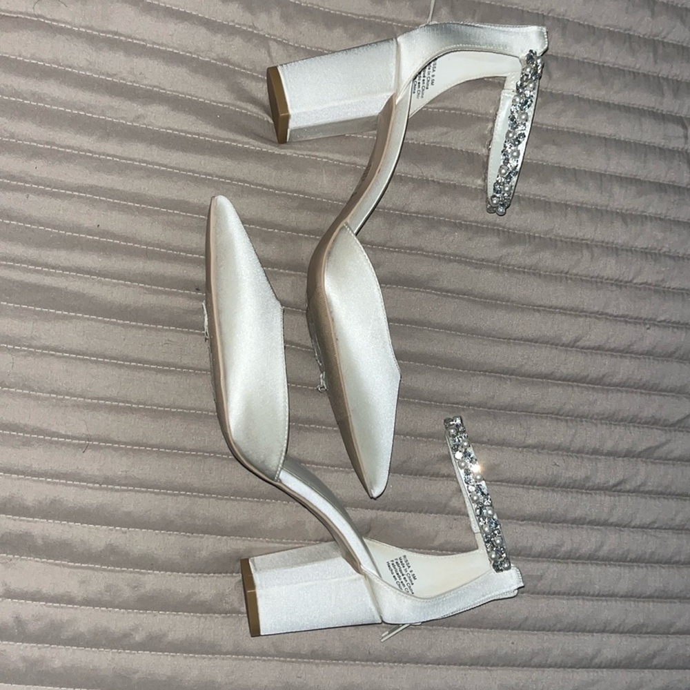 White heels with diamond band - Picture 2 of 2